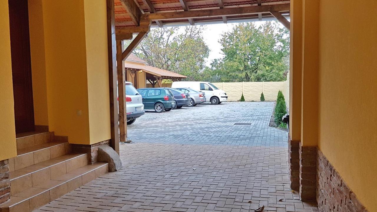 Toscana Apartman Gyula Zewnętrze zdjęcie