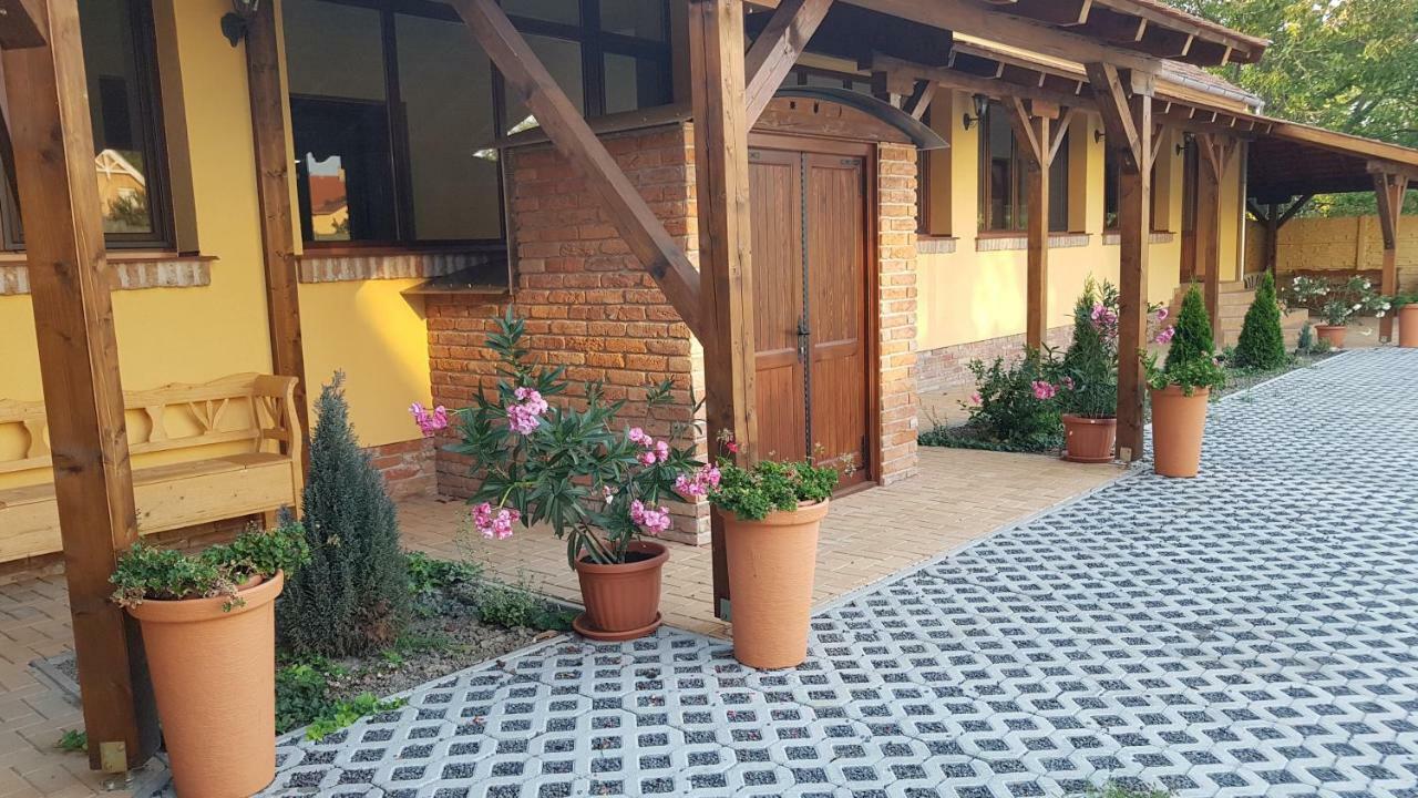 Toscana Apartman Gyula Zewnętrze zdjęcie