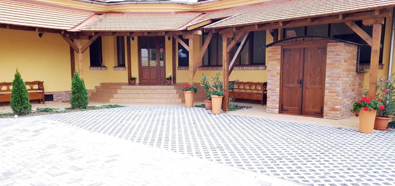 Toscana Apartman Gyula Zewnętrze zdjęcie
